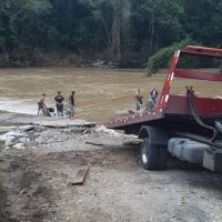 Motorista cai em rio e é arrastada pela correnteza por 500 metros