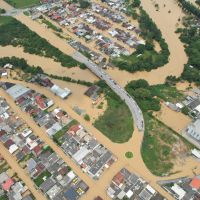 Nível do rio Itajaí-Mirim começa a baixar na manhã deste domingo  