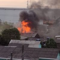 Vídeo: Incêndio destrói casas no bairro São Paulo  