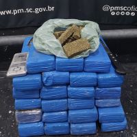 Traficante com mochila cheia de maconha é preso na Itaipava 