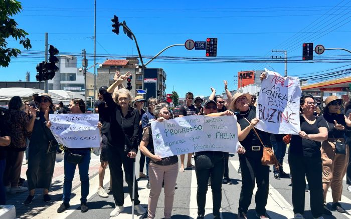 Moradores fazem manifestação contra projeto de Parque Central em BC (Fotos: Kattiúcia Villain)