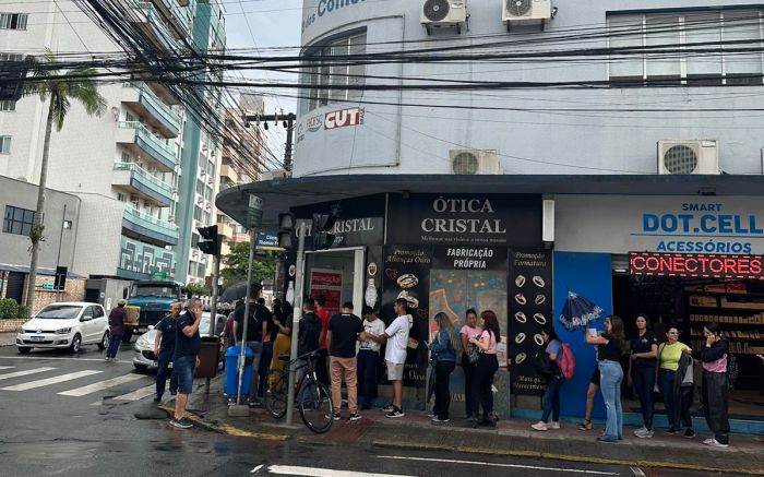 Fila era para pedir isenção da taxa sindical
(Foto: Leitor)