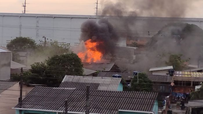 Fogo começou às 17h50 e já está controlado (Foto: Divulgação)