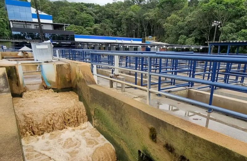 Semasa retira entulhos da barragem