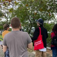 Caminhada guiada mostra rios, árvores e praças de Balneário