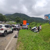 Homem furta carro e se envolve em batida