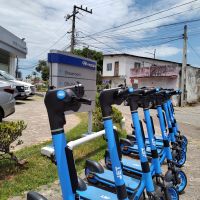 Patinetes elétricos brotam em Itajaí 