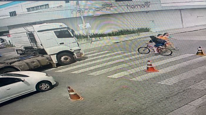 Jeovana atravessava de Navegantes para Itajaí quando foi atingida
(Foto: Reprodução)