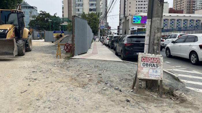 Parte do tapume da praça foi retirado nesta semana (Fotos: da Redação)