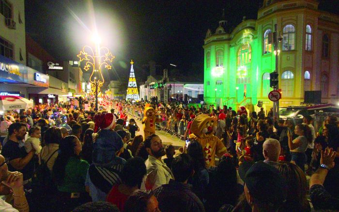 Crianças cantando no museu emocionam o público (Foto: Divulgação)