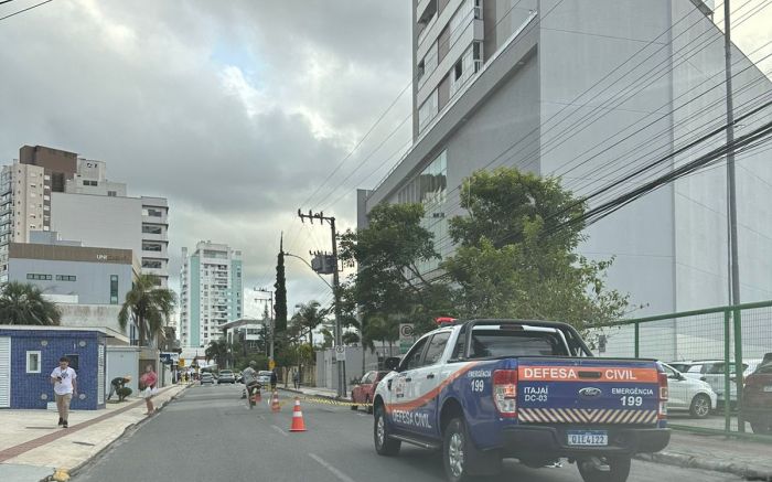 Problema ocorreu nas pastilhas do edifício residencial (foto: da redação)