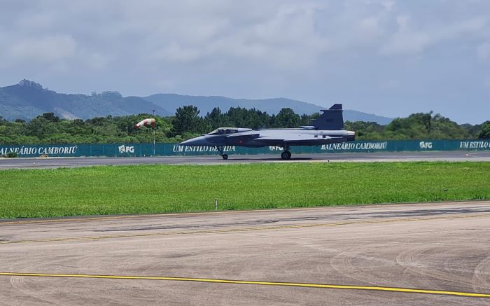 Foi tão rápido que quase não deu para ver; barulho foi ensurdecedor 
(Foto: Divulgação CCR)