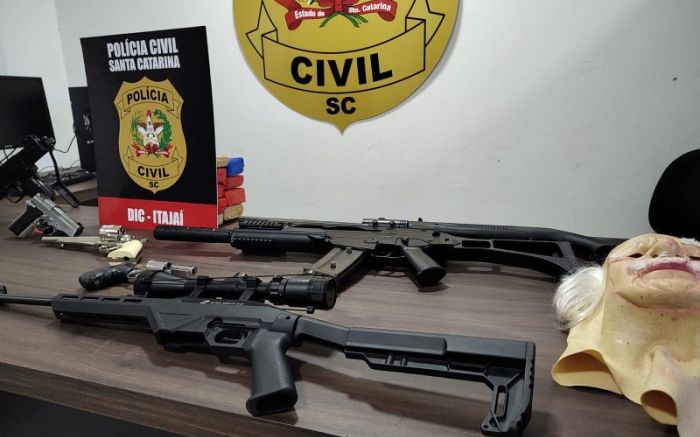 Bandidos tinham um verdadeiro arsenal
(Foto: Arquivo Franciele Marcon)