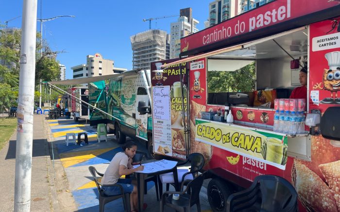 Trucks ficam concentrados próximos à pista de skate e à praça Genésio Miranda Lins
 Foto: Anderson Davi 