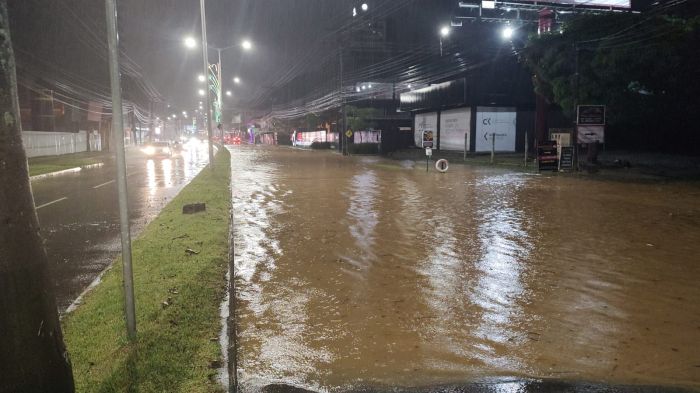 Chuva está atrapalhando o  funcionamento de unidades de saúde em Itajaí (Foto: Leitor)