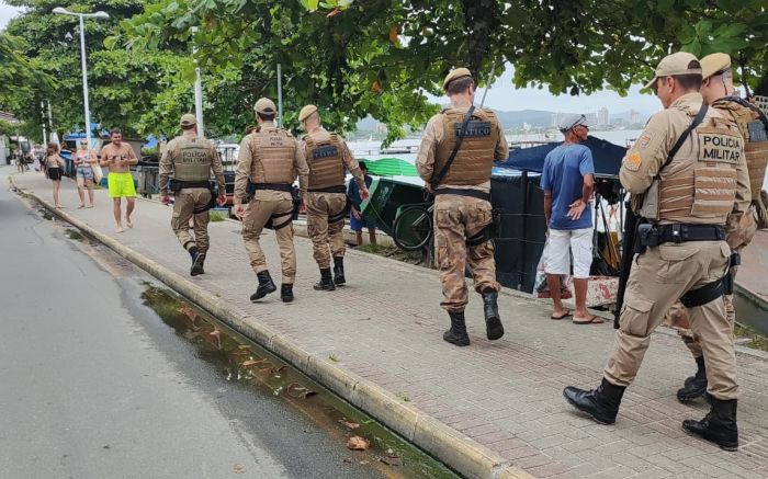 Queixas dos moradores motivou operação na orla de Penha
(foto: reprodução)