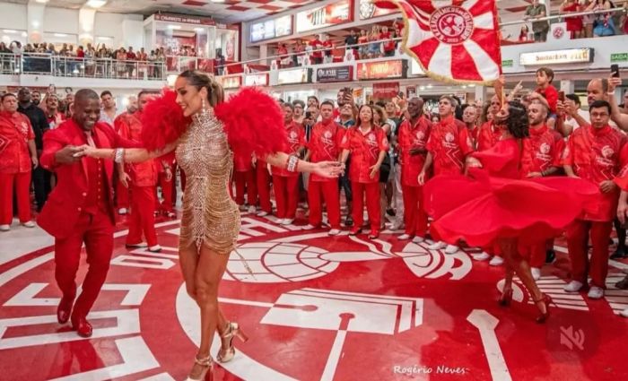 Marido de Tati Barbieri pagou R$ 1 milhão pra esposa ser musa da Salgueiro (Foto: Divulgação)