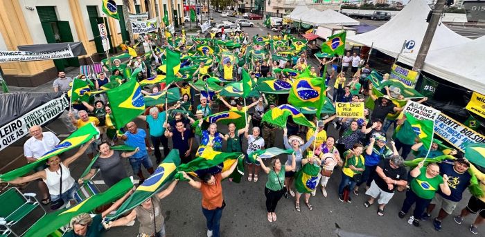 Não há sinal de punições militares a oficiais que permitiram a manutenção de acampamentos golpistas em frente aos quartéis
(foto: arquivo/redes sociais
)