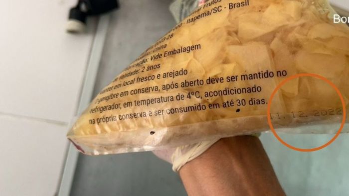 Alimentos vencidos foram encontrados (Foto: Divulgação)