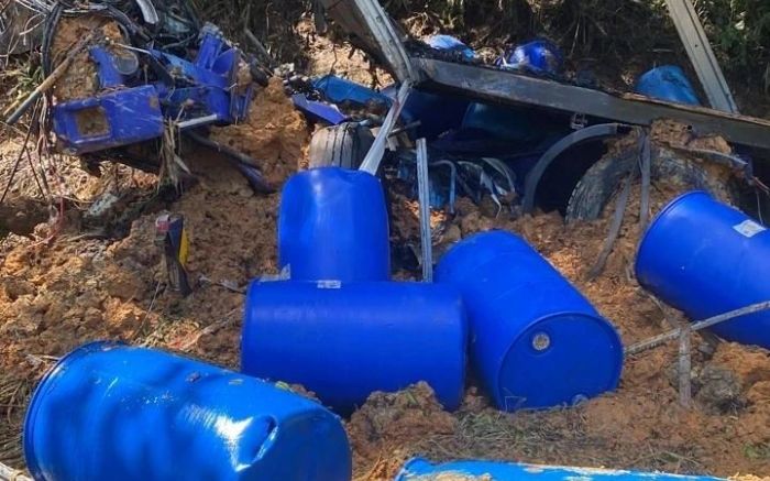 Trânsito da Serra Dona Francisca é liberado depois de desastre ecológico (Fotos: Divulgação/Polícia Militar Rodoviária)