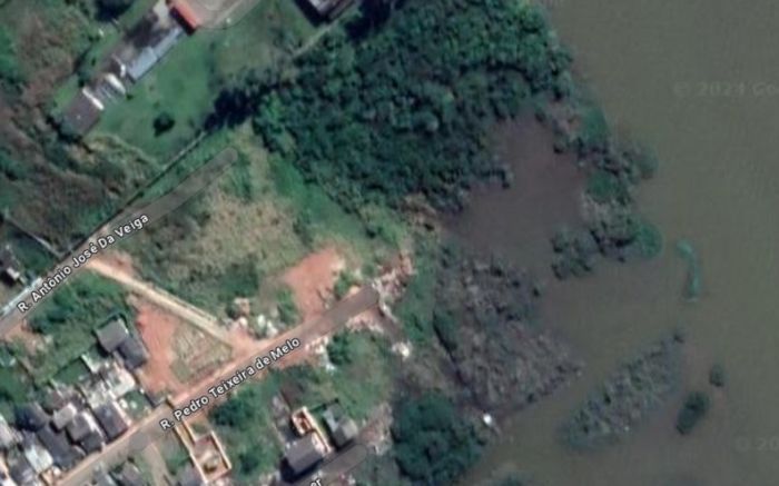 Obra estaria sendo tocada irregularmente às margens do rio Itajaí-açu
(Foto: Reprodução)