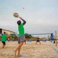 Torneio de beach tennis reúne quase 400 atletas