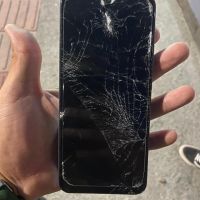 Padrasto atira celular na cabeça da enteada 