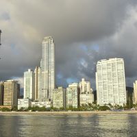 Chegada de frente fria traz chuva pra região de Itajaí