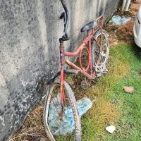 Ciclista tem pernas esmagadas em acidente