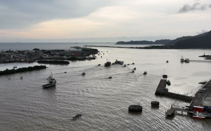 Barcos percorreram o rio Itajaí-açu em homenagem à santa

(foto: Marcos Porto)