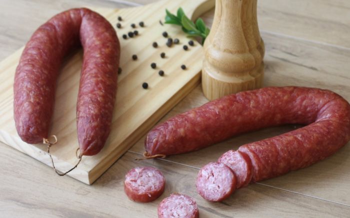 Blumenau e outras 15 cidades do Médio e Alto Vale poderão produzir a linguiça famosona  (Foto: Konell Alimentos/Divulgação)