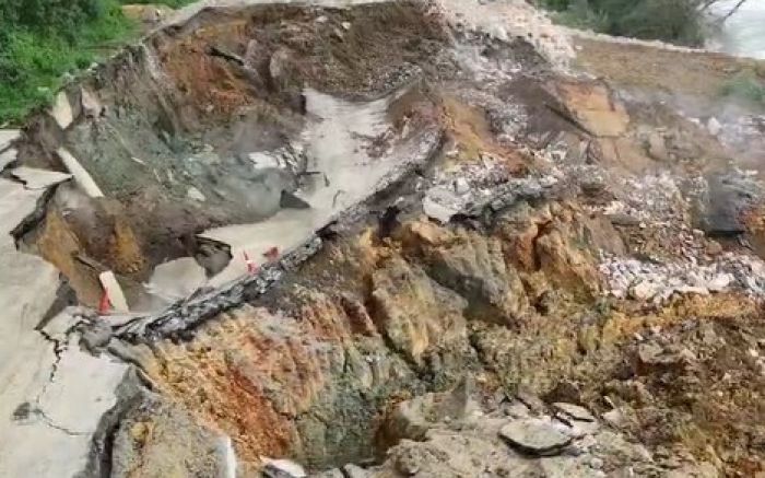 Rodovia no trecho de Rio do Sul está totalmente bloqueada (Foto: Reprodução)