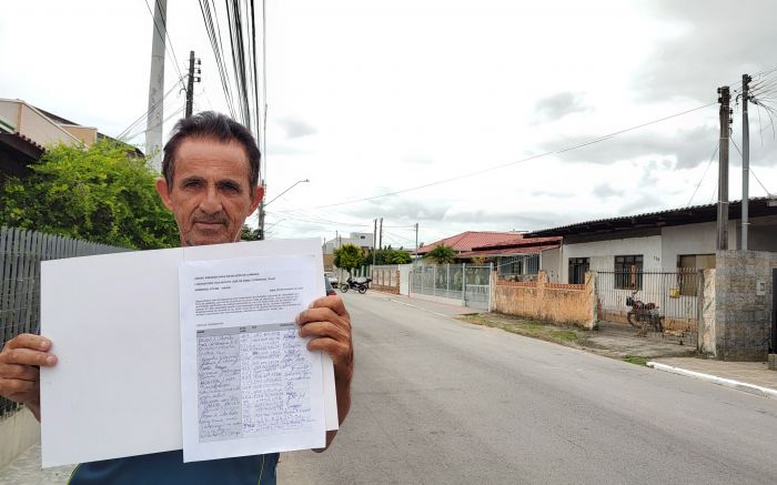 A rua, que antes era de paralelepípedo, recebeu novas galerias, rede coletora e asfalto (Foto: Franciele Marcon)