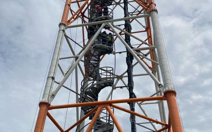 Torre em que trabalhava tem 25 metros de altura (Foto: Divulgação) 