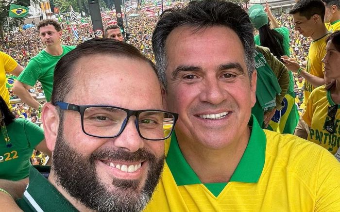 Senador postou sua passagem pela manifestação na avenida Paulista nas redes sociais
(Reprodução instagram)