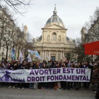 França é o primeiro país a garantir o direito constitucional ao aborto