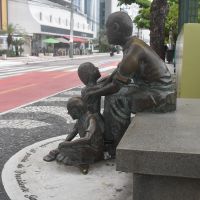 Estátua do presidente Jango será retirada para obras da nova orla da Praia Central