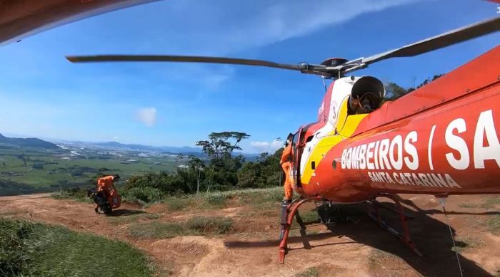 Pico tem mais de 300 metros de altura
(Foto: CBMSC)