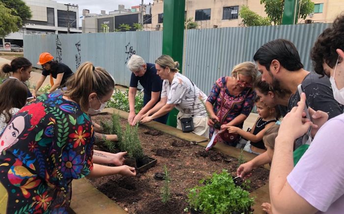 Horta comunitária ganhou as primeiras mudas em ação voluntária
(Fotos: Divulgação)