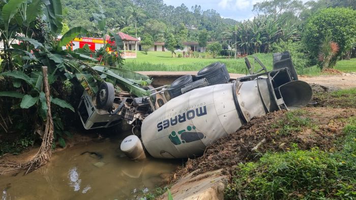 Acidente foi em terreno particular do Rio Pequeno
(Foto: CBMSC)