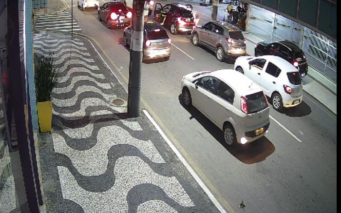 Bandido seria um dos responsáveis pelo tráfico de drogas na avenida Atlântica 
(Foto: Reprodução)