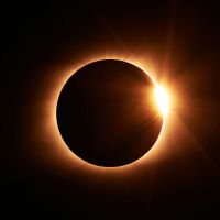 Eclipse solar total vai transformar o dia em noite 