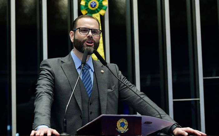 Ministro transferiu a sessão depois das manifestações de acusação e defesa
 (Foto: Geraldo Magela-Agência Senado)