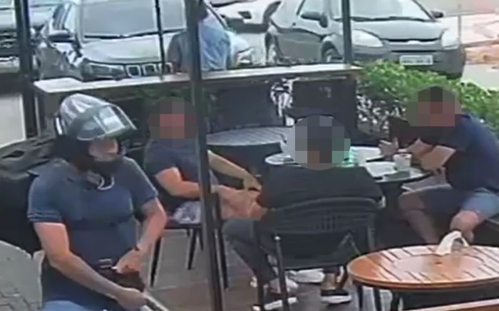 Bandido roubou clientes em deque do restaurante (Foto: Reprodução)