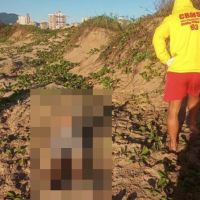 Corpo com marcas de violência é encontrado na praia de Navegantes 