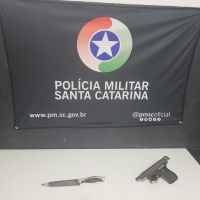 Briga termina com homem preso por porte ilegal de arma, ameaça e lesão corporal 