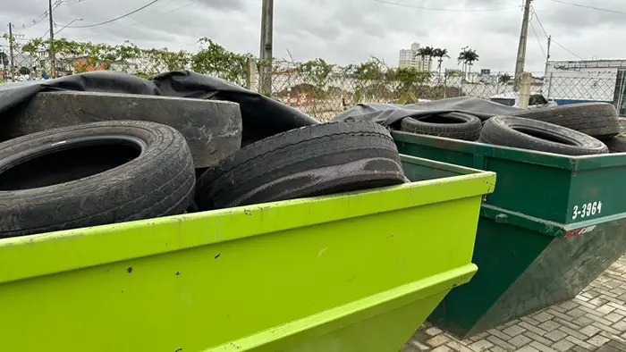 Moradores entregaram quase 800 pneus  
  (Foto: Divulgação)