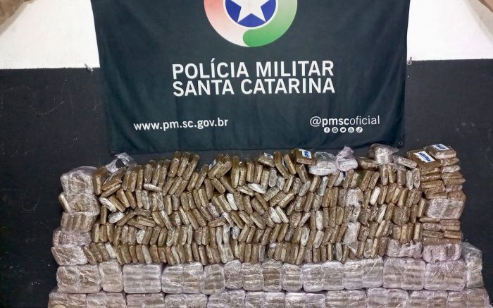 Traficante é preso com mais de R$ 700 mil em drogas (Foto: Divulgação/Polícia Militar)