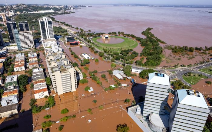 “O desmatamento, a urbanização descontrolada e a falta de planejamento urbano têm tornado as comunidades mais vulneráveis
(foto: Gustavo Mansur Palácio Piratini )