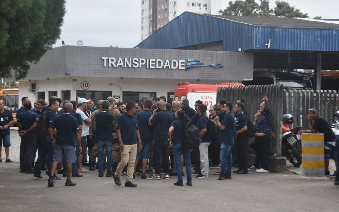 Empresa diz que prefeitura não paga subsídio desde outubro, comprometendo pagamento de funcionários  (Foto: João Batista)